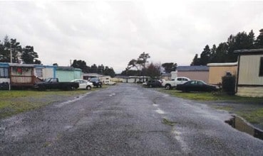 87675 Highway 101 in Florence, OR - Foto de edificio - Building Photo