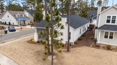 560 Wellers Way in Southern Pines, NC - Foto de edificio - Building Photo