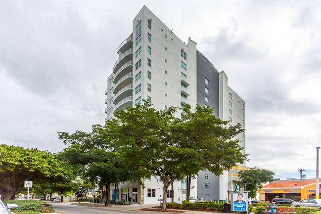 Midtown Lofts in Miami, FL - Foto de edificio - Building Photo