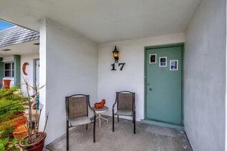 2638 Gately Dr E in West Palm Beach, FL - Building Photo - Building Photo