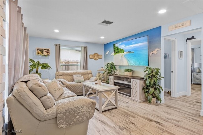 property at 206 Cape Coral Pkwy W