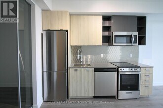 10 De Boers Dr in Toronto, ON - Building Photo - Building Photo