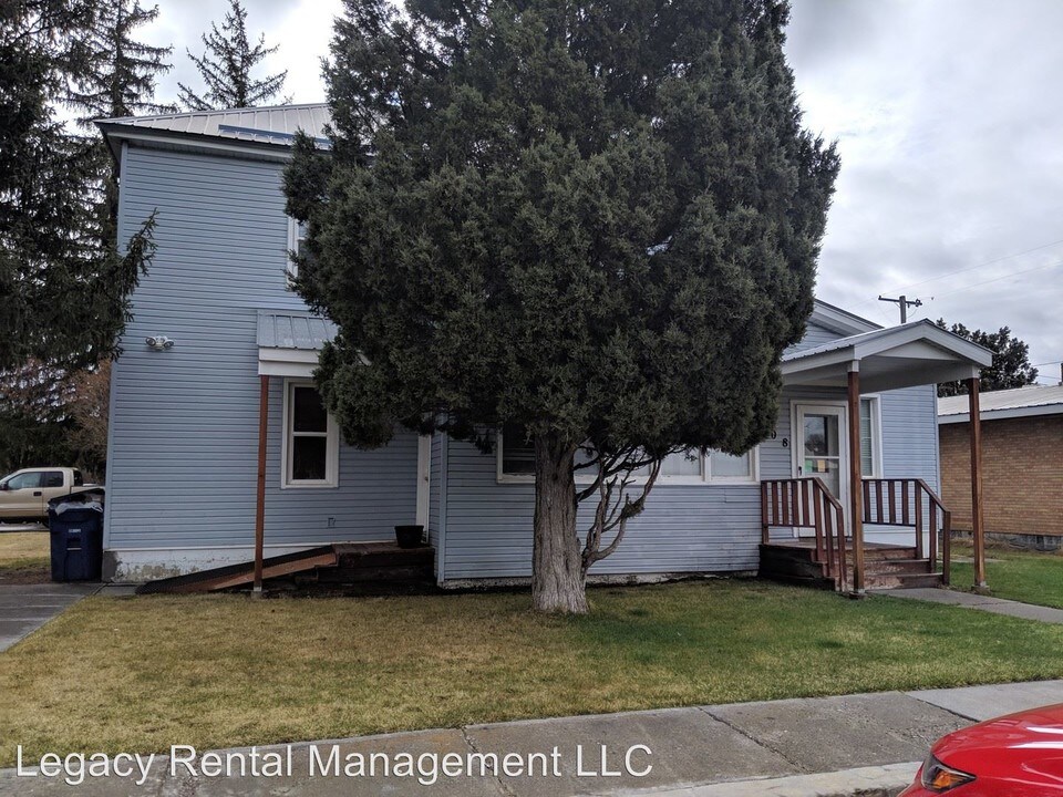 308 E 3rd N in St Anthony, ID - Building Photo