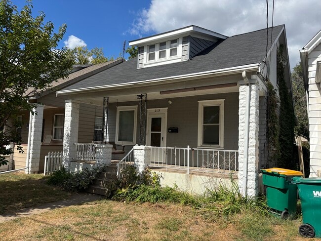 2113 W Sherman Ave