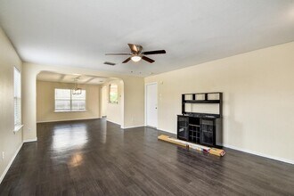 410 Cardinal Way in San Antonio, TX - Building Photo - Building Photo