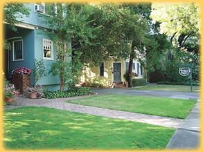 Hawthorne Gardens in Palo Alto, CA - Building Photo - Building Photo