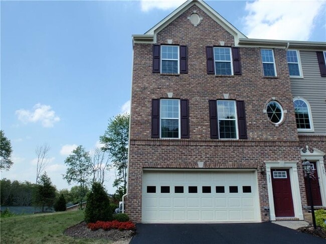 325 Broadstone Dr in Mars, PA - Building Photo - Building Photo