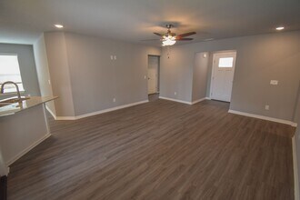 1001 Bonnie Scotland Dr in Prairie Grove, AR - Building Photo - Building Photo