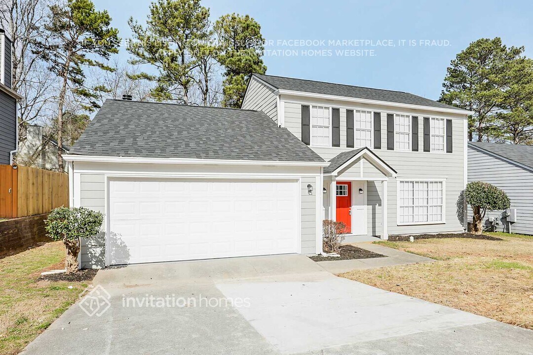 6563 Eastbriar Dr in Lithonia, GA - Building Photo