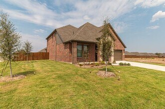 1033 Park Oak Ln in Crowley, TX - Building Photo - Building Photo
