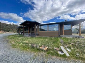 2103 Little Applegate Rd in Jacksonville, OR - Building Photo