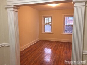 1334 Commonwealth Ave, Unit 4 in Boston, MA - Building Photo - Building Photo