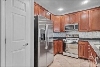 40 Lydia Dr in Guttenberg, NJ - Building Photo - Building Photo