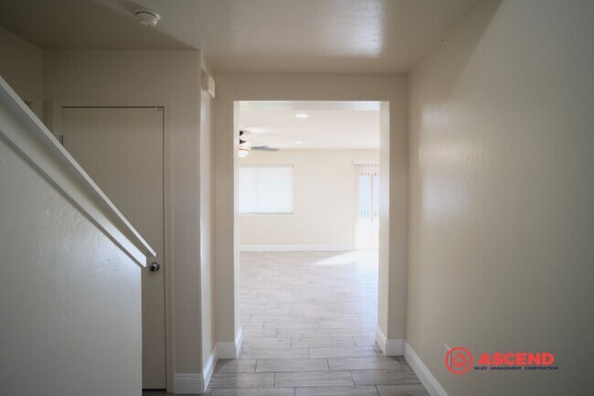 301 Alysheba Dr in Bakersfield, CA - Building Photo - Building Photo