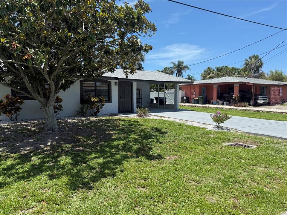 2130 Cass St in Sarasota, FL - Building Photo