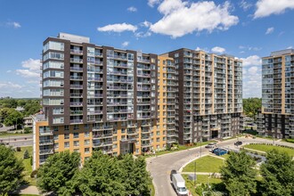 10050 De L'acadie Pl in Montréal, QC - Building Photo - Building Photo