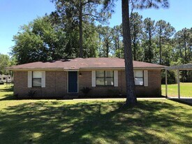 1952 Co Hwy 3280 in Freeport, FL - Building Photo