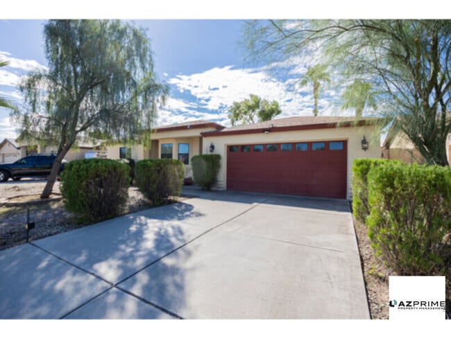 property at 3005 E Danbury Rd
