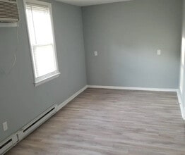 4 Windsor Terrace in Freehold, NJ - Foto de edificio - Building Photo