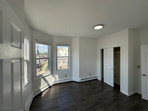 145 Smith St in Elizabeth, NJ - Foto de edificio - Building Photo