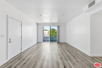 11408 Sarah St in Los Angeles, CA - Building Photo - Building Photo