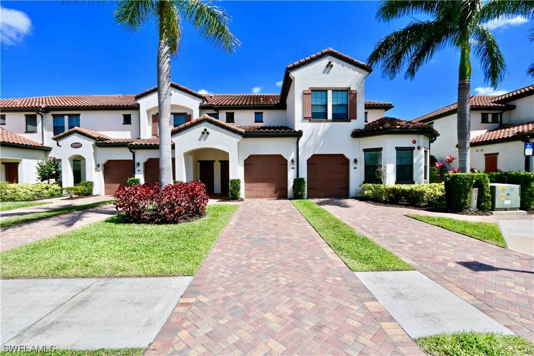 15157 Palmer Lake Cir in Naples, FL - Building Photo