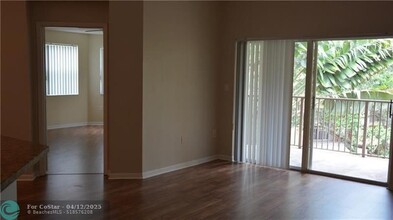 761 N Pine Island Rd in Plantation, FL - Building Photo - Building Photo