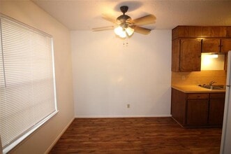 511 W Oak St in Weatherford, TX - Building Photo - Building Photo