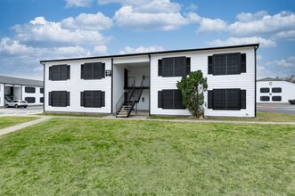 Ranch at 1856 Apartments in San Marcos, TX - Foto de edificio - Building Photo