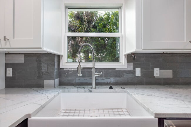 1036 NE Wright Ave in Jensen Beach, FL - Building Photo - Building Photo