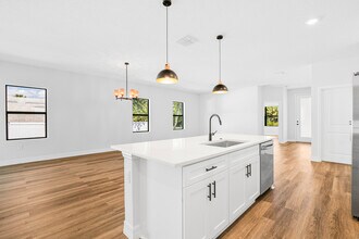 4124 Mermell Cir in North Port, FL - Foto de edificio - Building Photo
