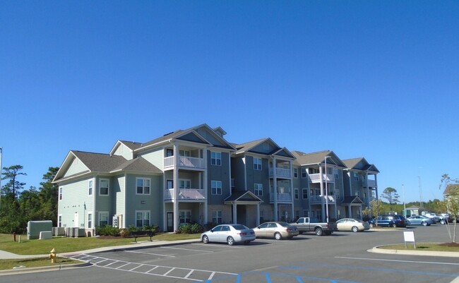 Abbington Oaks Apartments in Southport, NC - Building Photo - Primary Photo