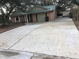 1417 Willow St in New Iberia, LA - Building Photo