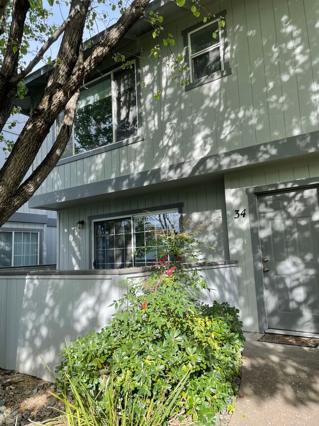 property at 200 Ridgetop Dr