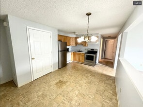 Quaker Estates in Orchard Park, NY - Building Photo - Building Photo