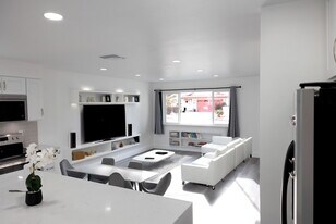 53130 Avenida Mendoza, Unit Master Bedroom in La Quinta, CA - Building Photo