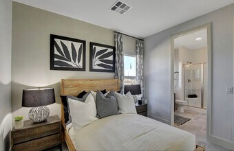 1111 Blue Diamond Rd in Las Vegas, NV - Building Photo - Building Photo