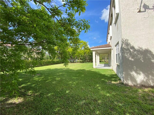 1647 Sandpiper Cir in Weston, FL - Building Photo - Building Photo