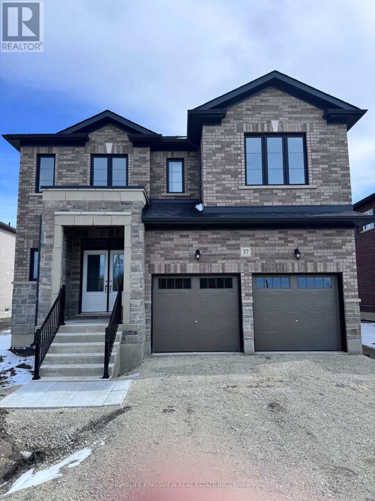 37 Misty Ridge Rd in Wasaga Beach, ON - Building Photo