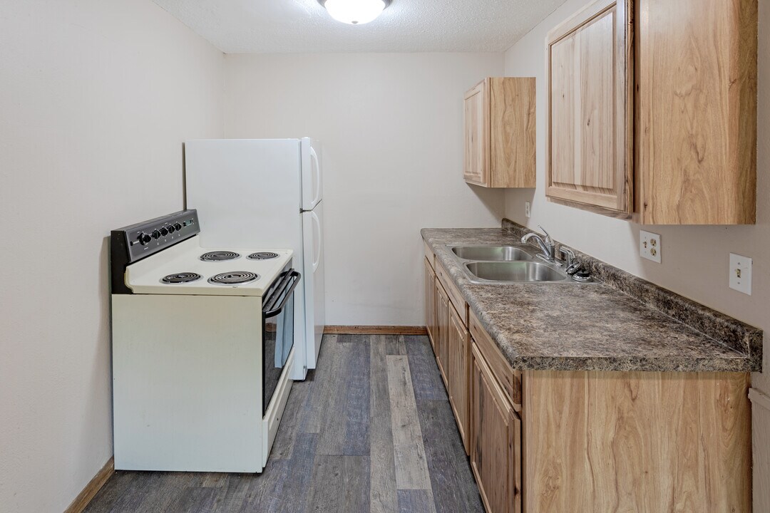 Suite Liv'n on 15th NW in Willmar, MN - Building Photo