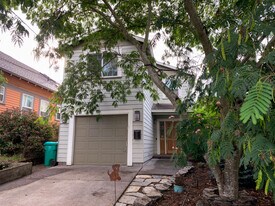 6705 NE Mallory Ave in Portland, OR - Building Photo