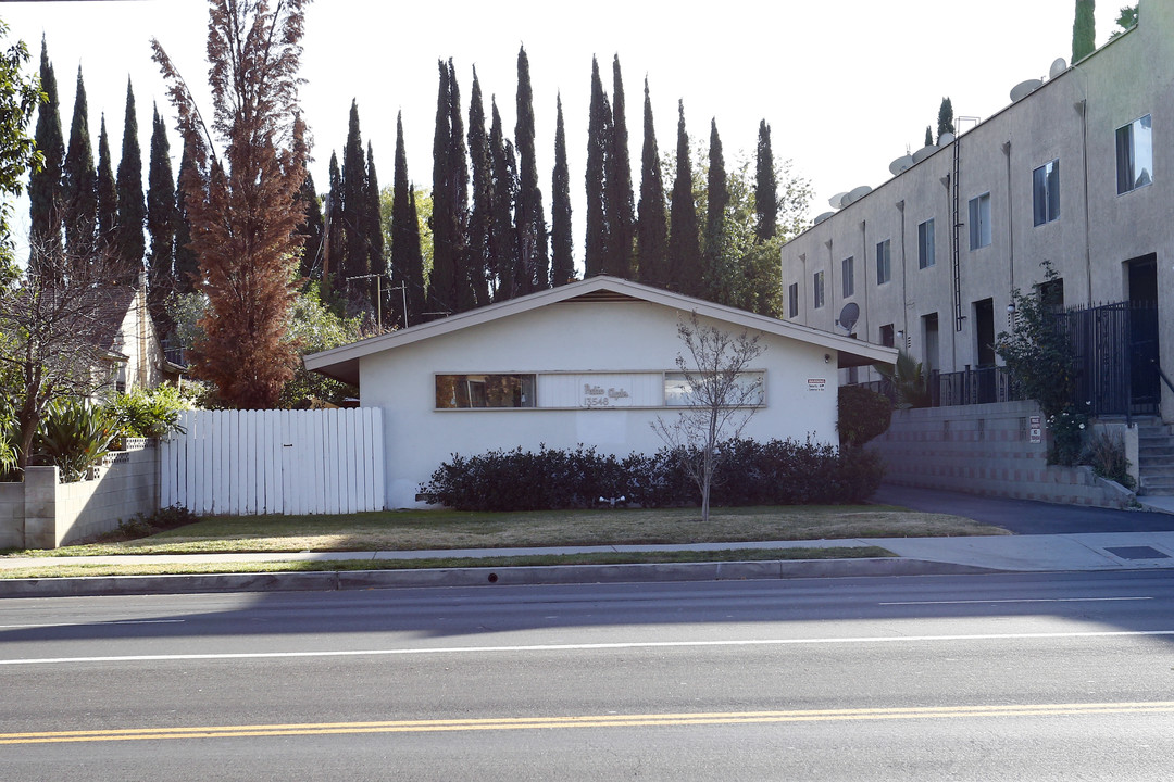 Patio Apartments in Van Nuys, CA - Building Photo