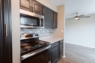 351 Bedford Rd in Bedford, TX - Building Photo - Building Photo