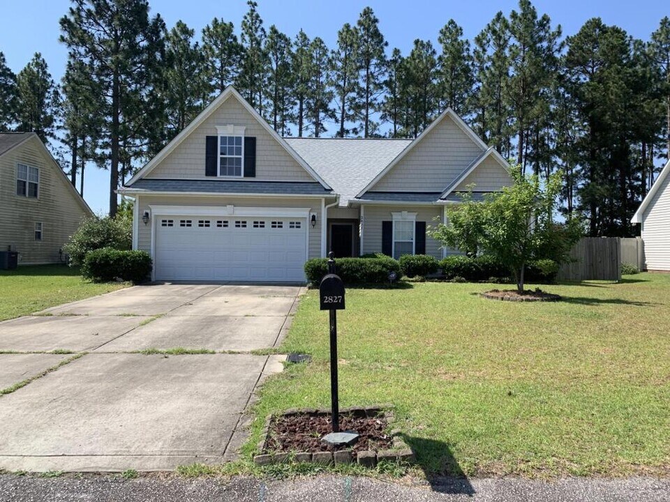 2827 Aristocrat Ln in Fayetteville, NC - Building Photo