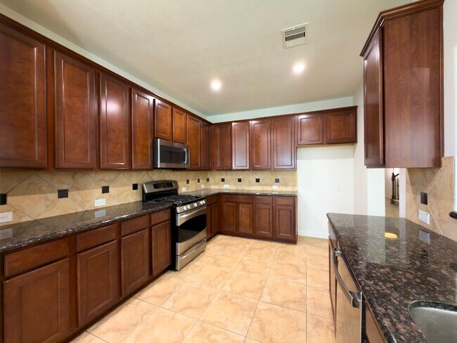property at 2802 Ridgeglen Ln