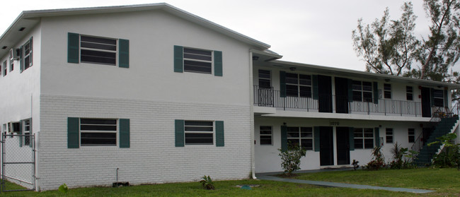 1070 NW 95th Ter in Miami, FL - Foto de edificio - Building Photo