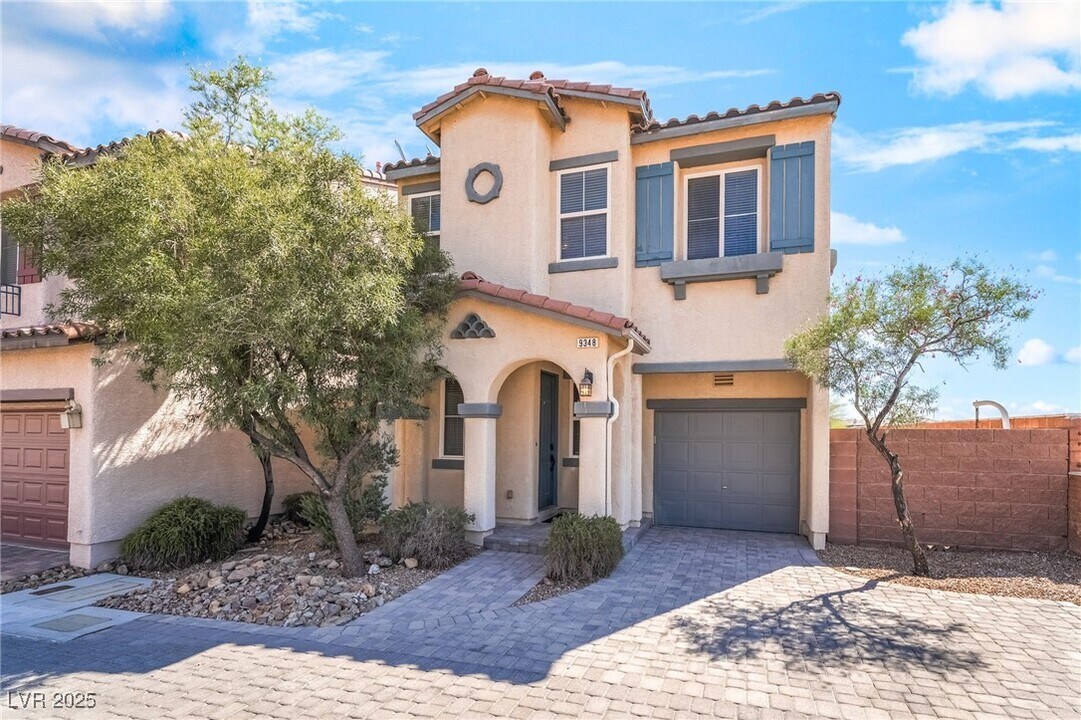 9348 Vista Waters Ln in Las Vegas, NV - Building Photo