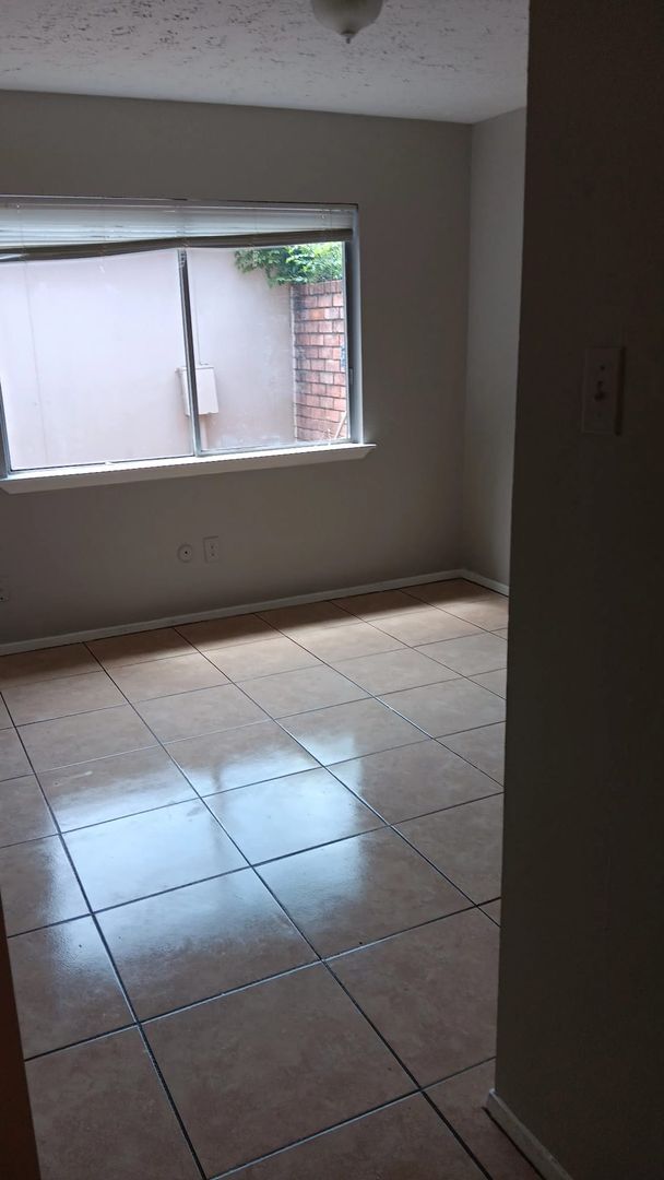 8815 Beckford Dr in Houston, TX - Foto de edificio - Building Photo