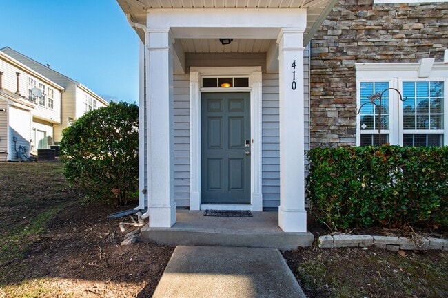 410 Hickory Meadow Cir in Morrisville, NC - Building Photo - Building Photo