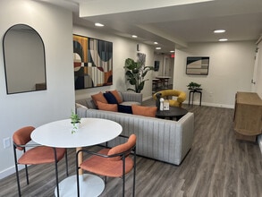 Broad View Apartments in Columbia, SC - Foto de edificio - Building Photo